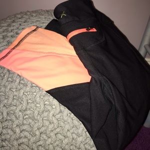 Calf-Cut Running Leggings w/built in zipper pocket